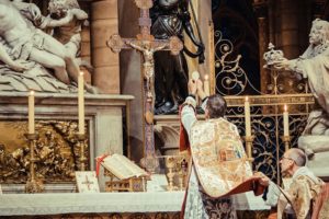 O que significa a Santa Missa? O que acontece na Santa Missa?